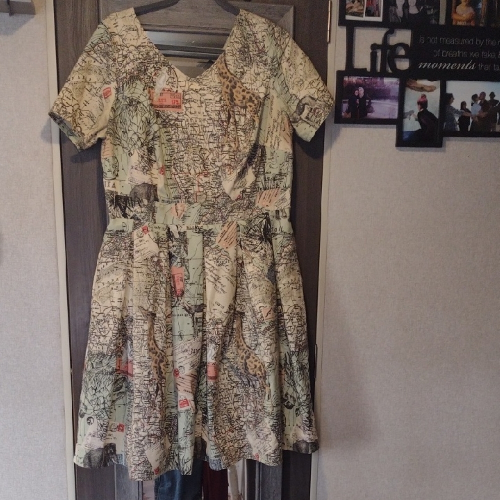 Map Print Short Sleeve Dress